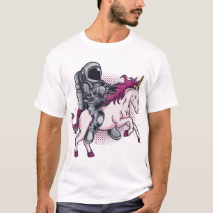 Astronauta cavalgando um chapéu rosa de camiseta d