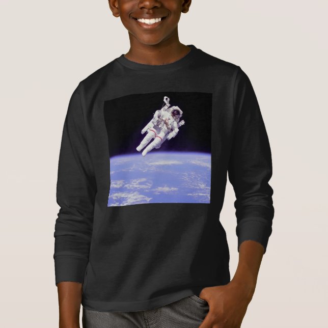 Astronauta na Camisa Espacial (Frente)