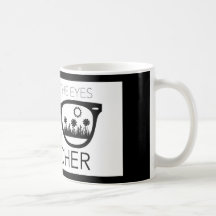 Através do olho de uma caneca de café do pregador