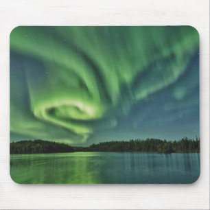 Aurora boreal no lago Mousepad