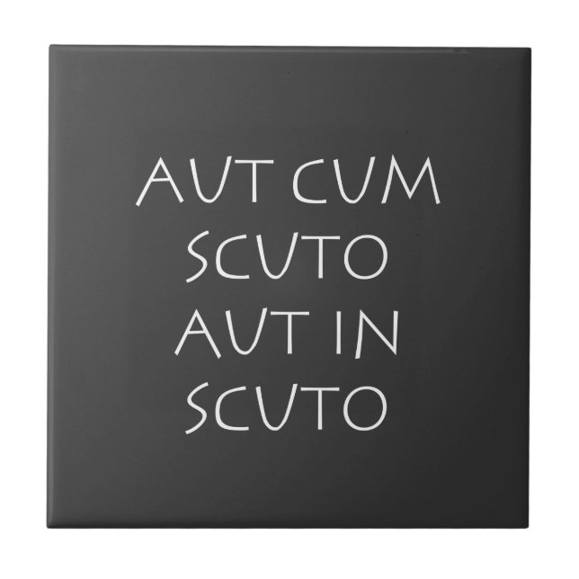 Aut cum scuto aut em scuto (Frente)