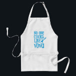 Avental Acron Grego da Madrinha<br><div class="desc">Presente perfeito para sua madrinha grega que cozinha como nenhuma outra. Este avental apresenta o tipo azul Egeu com a palavra "ninguém cozinha como nona"</div>