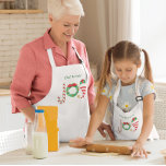 Avental Alegria de Natal Personalizada Apron<br><div class="desc">Personalize este avental encantador com o nome do seu Elf de Natal favorito.</div>
