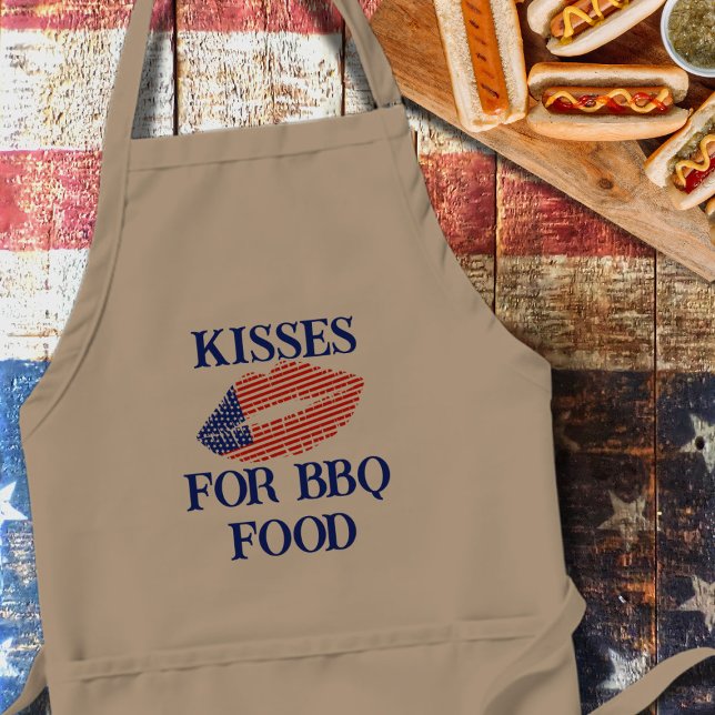 Avental Beija-me Dia da Independência 4 de julho (Kisses for BBQ Food Apron is the perfect apron to wear for guaranteed kisses at your next BBQ)