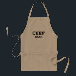 Avental Cozinhar de chef personalizados<br><div class="desc">Cozinhe em estilo com este Cozinhar de Chef Mens Personalizados Adultos Apron. É um design moderno e simples com o texto "chef" em letras negrito no centro da frente. O nome está em correspondência de letras menores abaixo do chef. CLIQUE EM PERSONALIZAR A OPÇÃO MODELO E DIGITE NOME ● DISPONÍVEL...</div>
