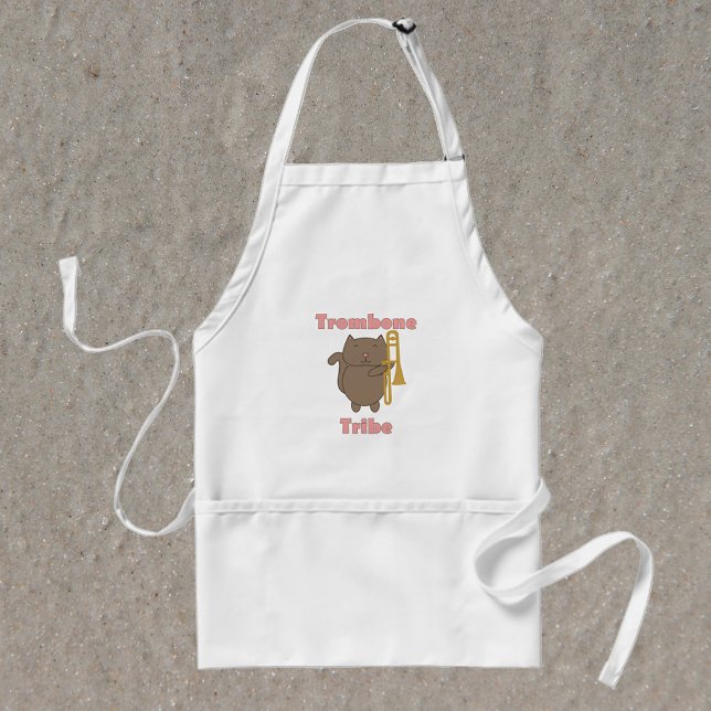 Avental Gato Trombone Fofo “Tribu do Trombone” Banda Marci (An apron with a brown cat holding a trombone with the words trombone tribe in pink letters.)