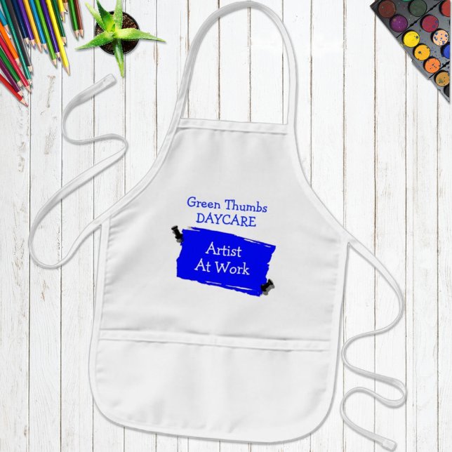 Avental Infantil Arte de Pinos de Papel Azul de Sucatas de Daycare  (Easily personalize this kids apron for a gift or special occasion like art classes. )