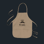 Avental Infantil "Chef" preto de bigode personalizado,<br><div class="desc">Com uma ilustração de bigode preto,  este pequeno avental personalizado divertido de "chef" é um presente maravilhoso para o seu aspirante a consumista.</div>