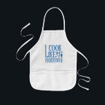 Avental Infantil Eu cozinho como o Apron das Crianças Gregas Pappou<br><div class="desc">Ninguém cozinha como um grego - mas os pequenos podem tentar emular Pappou na cozinha e esportes este adorável avental infantil com a inscrição azul grega a ler "Eu cozinho como o meu papu"</div>