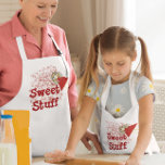 Avental Infantil Garota de animação doce com varinha cardíaca<br><div class="desc">Fada de Vestido Vermelho de Cabelo Louro com Mágica Garota Anime</div>