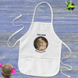 Avental Infantil Modelo de Foto Personalizada de Gato do Maine Coon<br><div class="desc">Mantenha as roupas da criança protegidas durante projetos de arte, jardinagem ou cozinhar. Esta design apresenta uma fotografia marcadora de um gato Maine Coone com texto modelo acima e abaixo. Personalize ou remova qualquer texto modelo e mantenha ou substitua a foto do marcador de posição pelo seu. Uma foto de...</div>