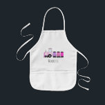 Avental Infantil Nome e trem de locomotivas cor-de-rosa<br><div class="desc">Este design é parte de uma coleção com rabiscos de transporte bonitos para o roupa e acessórios para bebês e meninas. O design apresenta um trem de locomotiva roxo e rosado, e pode ser personalizado com o nome da sua menina. Perfeito para pequenos viajantes! Procure outros designs bonitos na nossa...</div>