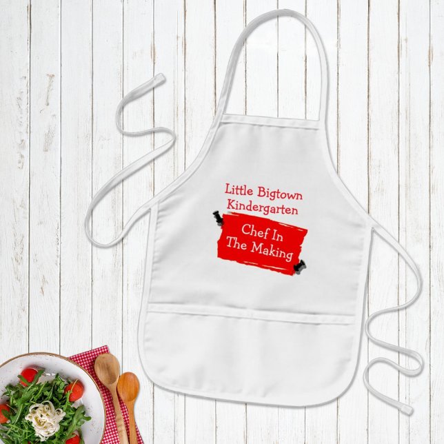 Avental Infantil Pinturas de Papel Vermelho de Chef de Jardim de In (Fun for the kids and clean clothes too. This apron design is easy to personalize for a gift.)
