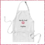 Avental Lábio Branco e Rosa Beija o Cozinho<br><div class="desc">Um avental adorável decorado com um beijo rosa e a instrução: Beije o Cook! Personalize com o nome do seu/destinatário. Adicione diversão e capricho ao seu cozinhar!</div>
