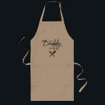 Avental Longo Dia de os pais de Script de Pai de Chef Personaliz<br><div class="desc">Design para o nosso próprio pai que adora churrascar para nós,  "Pai Chef" é um termo que usamos em casa. Ofereça seu próprio "Pai Chef" com este avental divertido e moderno e design personalizado. Personalizado com seu nome. Disponível em outras cores. Presente de dia de os pais excelente.</div>