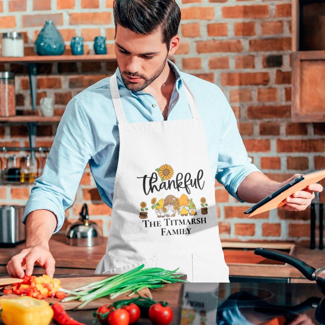 Avental Longo Família de gnomos de girassol. (thankful family thanksgiving apron)