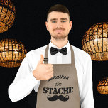 Avental Longo O padrão do bigode<br><div class="desc">O churrasco de barbeque do churrasco do Stache Mustache Retro, o casamento estético estilo bistro, o casamento do sr. e mrs retro, chef humorístico, cozinheiro engraçado, bigode de hipster engraçado, bigode retrô hipster jogando bigode, noivo, avental masculino, avental de festa de casamento</div>