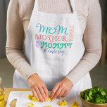 Avental Nomes de Mãe Apron Personalizado<br><div class="desc">Mãe,  mãe,  Mamãe ou mãe... o que quer que lhe chame,  ela saberá que é amada por este Apron fofo,  colorido e personalizado! Torne-o ainda mais especial acrescentando seu nome,  apelido ou frase à frente.</div>