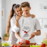 Avental O que é Cookin' Good Lookin' Personalized Apron<br><div class="desc">Este avental é perfeito para aquele amigo ou amado que sempre tem um pote indo. Cada campo é perfeitamente personalizável para dizer exatamente o que você quer ou personalizar com qualquer nome,  título ou apelido para um presente especial.</div>
