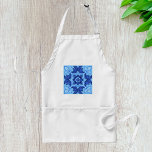 Avental Padrão de Azulejo Floral Azul Vintage Mediterrâneo<br><div class="desc">Cozinhe em estilo com este avental elegante com um lindo padrão azul de azulejo floral. Inspirada pela cerâmica mediterrânica e pela arte decorativa vinda, esta intrincada design adiciona um eterno e um toque artístico à sua roupa de cozinha. As matizes azuis ricas e os detalhes simétricos criam um aspecto sofisticado,...</div>