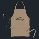 Avental Tipografia do guiador de Mamães de chef<br><div class="desc">Mamãe de chef para a maravilhosa e talentosa rainha da cozinha. Dê a este avental divertido e moderno um tipo de script de estilo de letra manual.</div>