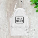 Avental Zona Sinal de Fechamento Zona Zona Restritiva<br><div class="desc">Cozinhar, artesanato ou grelhar com atitude neste avental ousado "Área Fechada". Com um design de alto contraste que se destaca, este avental é perfeito para a cozinha, churrascos de jardim, estúdios de arte ou qualquer espaço criativo onde você queira fazer uma declaração. Projetado para função e estilo, ele inclui fitas...</div>