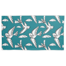 Aves voadoras e capas travesseiros