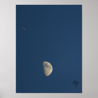 Avião e poster lua