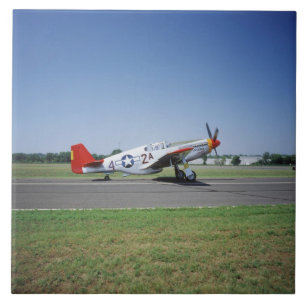 avião P-51 C Tuskegee Red Tail no CAF Air