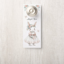 Aviso De Porta Coelhinho num Vestido