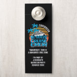 Aviso De Porta DIVERTIDO, NENHUMA FESTA DE Bachelor CRUZEIRO DA T<br><div class="desc">Na moda NO BOOZE CRUISE TRW Bachelor Party Viagem com TEXTO PERSONALIZÁVEL, especialmente concebido para cruzeiros com solteiro sóbrio, festas com viagem cristão ou para recuperação de álcoois celebrando em cruzeiro. A design mostra um cruzeiro com tipografia ousada, palmeiras e pôr do sol vintage em AZUE. Você pode PERSONALIZAR este...</div>