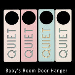 Aviso De Porta Escritório de Dorme do Quarto do Baby Hanger Hange<br><div class="desc">Inscrição simples e profissional num plástico grande, rígido e de alta qualidade de 3/8" numa cor neutra da casca do ovo. Faz um presente querido e útil para a porta do berçário do bebê. Excelente também para familiares e amigos que precisam de um cartaz profissional para seu escritório, dormitório ou...</div>