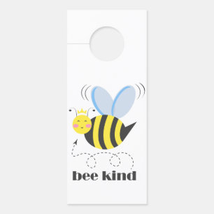 Aviso De Porta Feliz princesa de abelhas com coroa e slogan Bela