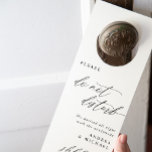 Aviso De Porta Os Hangers De Porta Do Hotel De Casamento Não Inco<br><div class="desc">Moderno e Elegante Door Hangers para seus convidados do hotel: use esses cabides de hotel de casamento para seus hóspedes para que outros saibam não perturbar. Eles apresentam um roteiro elegante e moderno de caligrafia.</div>