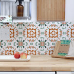 Aztec Geométrico Tribal Aztec Laranja Verde Queima<br><div class="desc">Belo azulejo de cerâmica original e tribal de alta qualidade, modelo popular de boho, desenhado em laranja queimado e verde-lacrimogêneo sobre fundo branco com padrão de icat asteca geométrica. Perfeito para um novo estilo de design moderno de interiores, para uma praça traseira, casa de banho ou decoração de parede da...</div>