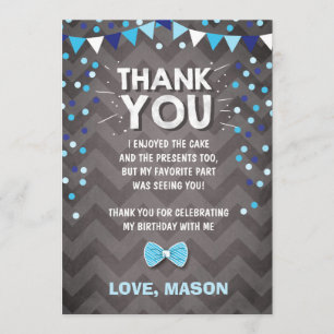 Azuis marinhos Bowtie do menino um dos cartões de