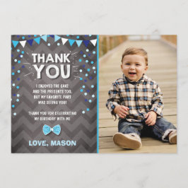 Azuis marinhos Bowtie do menino um dos cartões de