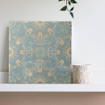 Azul-claro e creme Mosaico em jejum<br><div class="desc">Este azulejo cerâmico é uma bela mistura de tradição e arte. A cor de base é um tom tranquilo de azul, fornecendo um pano de fundo sereno para os intrincados padrões ouros que adornam sua superfície. Esses designs são uma sinfonia de motivos florais e geométricos, dispostos simetricamente para criar uma...</div>