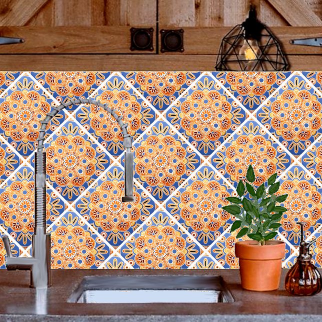 Azul e laranja geométricos do Azulejo cerâmico (Orange and blue kitchen backsplash tile.)