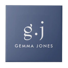 Azul empoeirado mínimo elegante monograma branco e