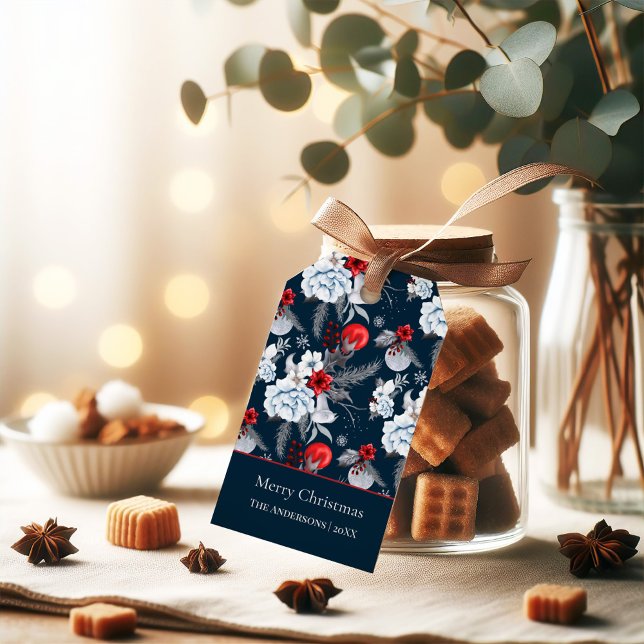 Azul Vermelho Folhagem Prateada Etiqueta de Presen (Blue Red Silver Foliage Merry Christmas Gift Tag on a small Christmas jar filled with sweets.)