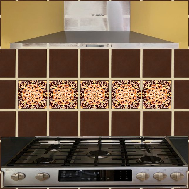 Azulejo cerâmico com castanho geométrico, ouro e l (Orange and brown geometric tile shown on a kitchen backsplash with brown field tiles.)