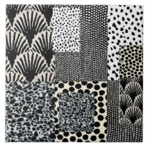 azulejo cerâmico com design preto e branco