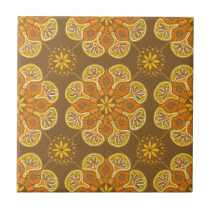 Azulejo cerâmico com medalhões de ouro repetitivos