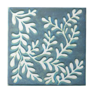 Azulejo cerâmico de artesão, folhas azuis e branca