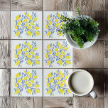 Azulejo das vinhas de limão amarelas e azuis<br><div class="desc">Mergulhe seu espaço na atração refrescante do Mediterrâneo com nosso Azulejo de limões amarelas e azuis. Este azulejo cativante apresenta uma mistura harmoniosa de matizes amarelas e azuis, que lembra a costa mediterrânica. O intricado padrão das vinhas de limão adiciona um toque de beleza natural, enquanto o claro fundo branco...</div>