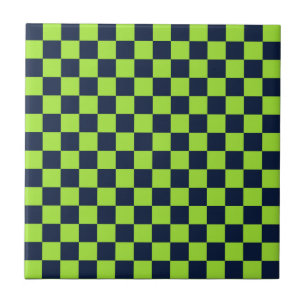 Azulejo de cerâmica com padrão xadrez preto e verd