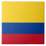 Azulejo de Sinalizador Colombiano<br><div class="desc">Melhore seu espaço com nosso azulejo refinado com a bandeira da Colômbia! Este azulejo de cerâmica premium mostra orgulhosamente o design da bandeira colombiana, caracterizada por seu tricolor amarelo, azul e vermelho. A faixa amarela ocupa a metade superior da bandeira, representando a riqueza e os recursos da Colômbia; a faixa...</div>