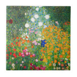 Azulejo do Jardim Flor Gustav Klimt<br><div class="desc">azulejo do Jardim Flor Gustav Klimt. Pintura a óleo na canvas de 1907. Concluído durante a fase de ouro, o Jardim Flor é uma das pinturas paisagísticas mais famosas de Klimt. As cores do verão explodem neste trabalho com uma bela mistura de flores laranja, vermelha, roxa, azul, rosa e branca....</div>