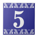 Azulejo do número de Deco<br><div class="desc">Azulejo do número do art deco - branco no azul com beira de uma impressora</div>